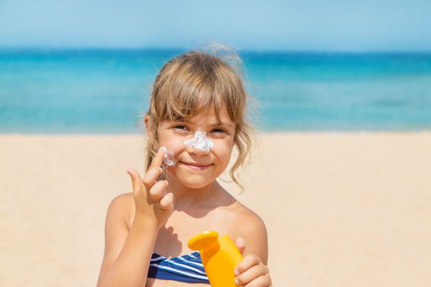 premium photo sunscreen on the skin of a child